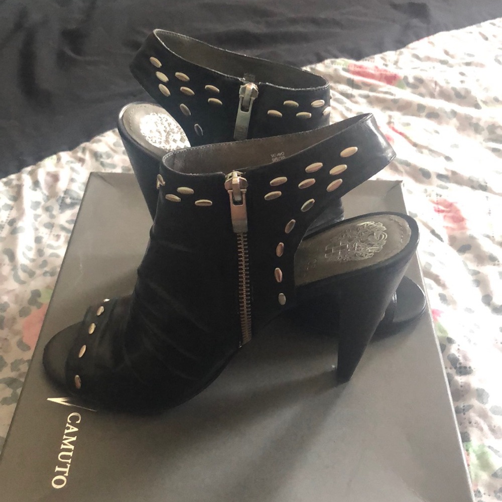 Heels - Picture 2 of 3